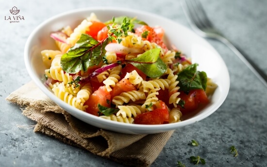 Usos del Vinamiel en la cocina gourmet. Ensalada de pasta aderezada con Vinamiel, una receta riquísima. 