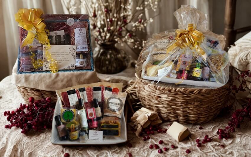 Cestas con productos gourmet para regalar en San Valentín