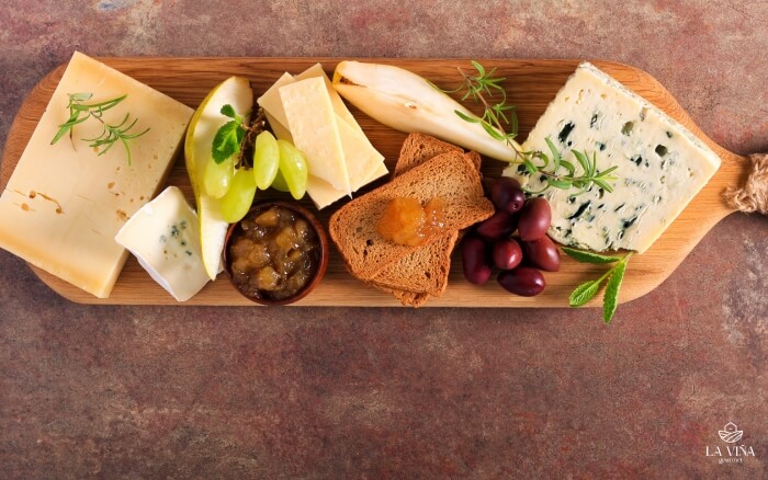 Cómo presentar una tabla de quesos bonita y apetecible
